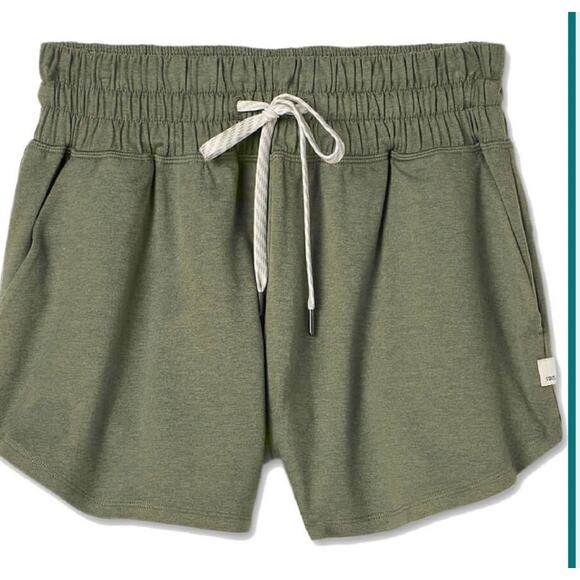 Vuori Pants - Vuori Ladies' Halo Performance Shorts Medium